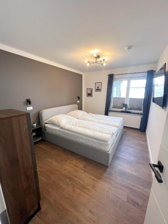 Dyke Apartment *